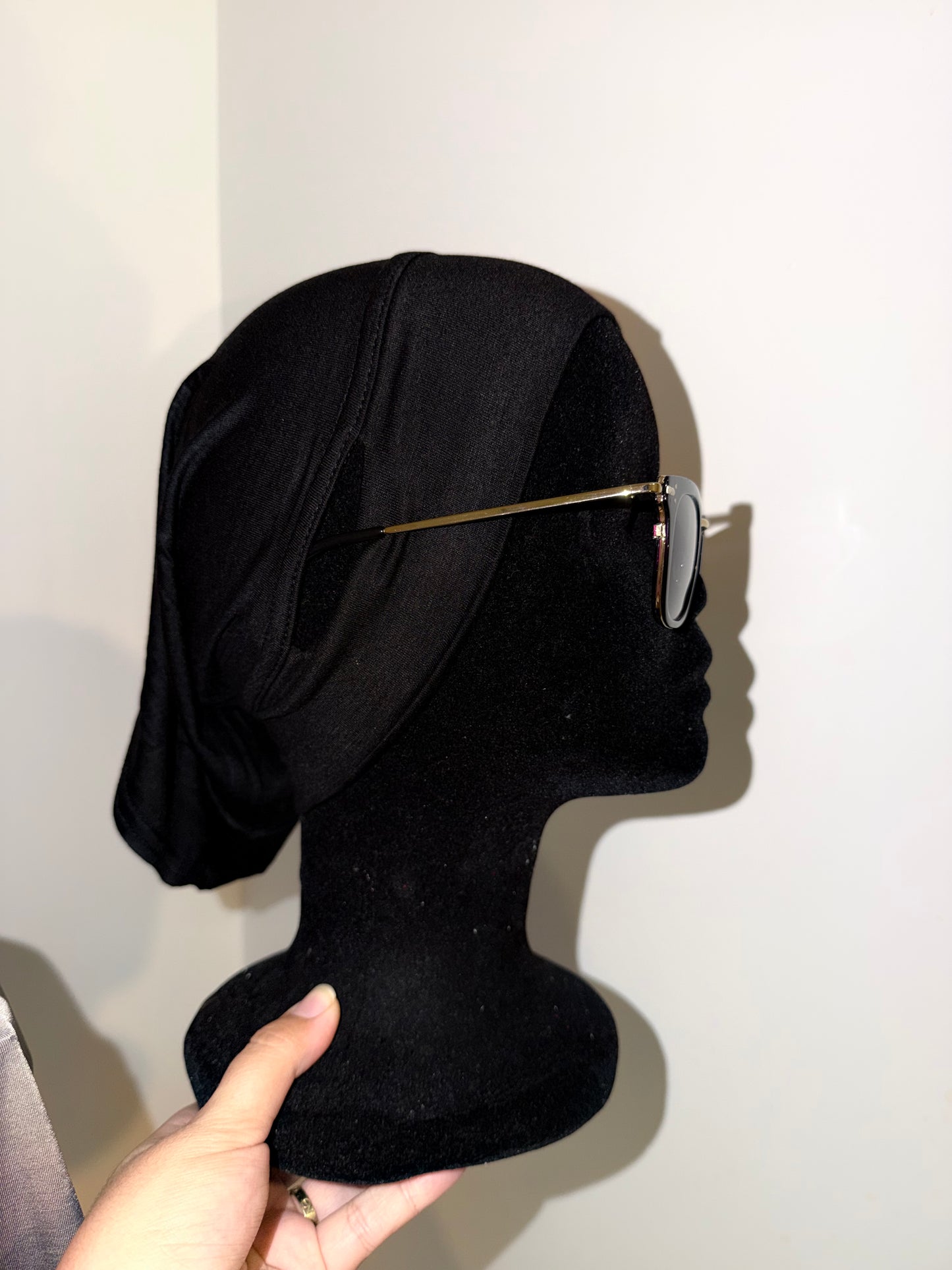 Bonnet sous hijab avec ouverture pour lunettes