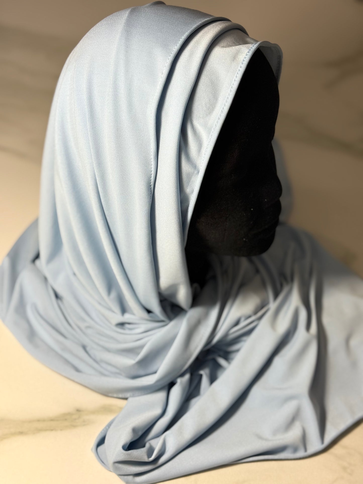 Châle Céleste bleu ciel – hijab fluide 100 % opaque en jersey, Made in France