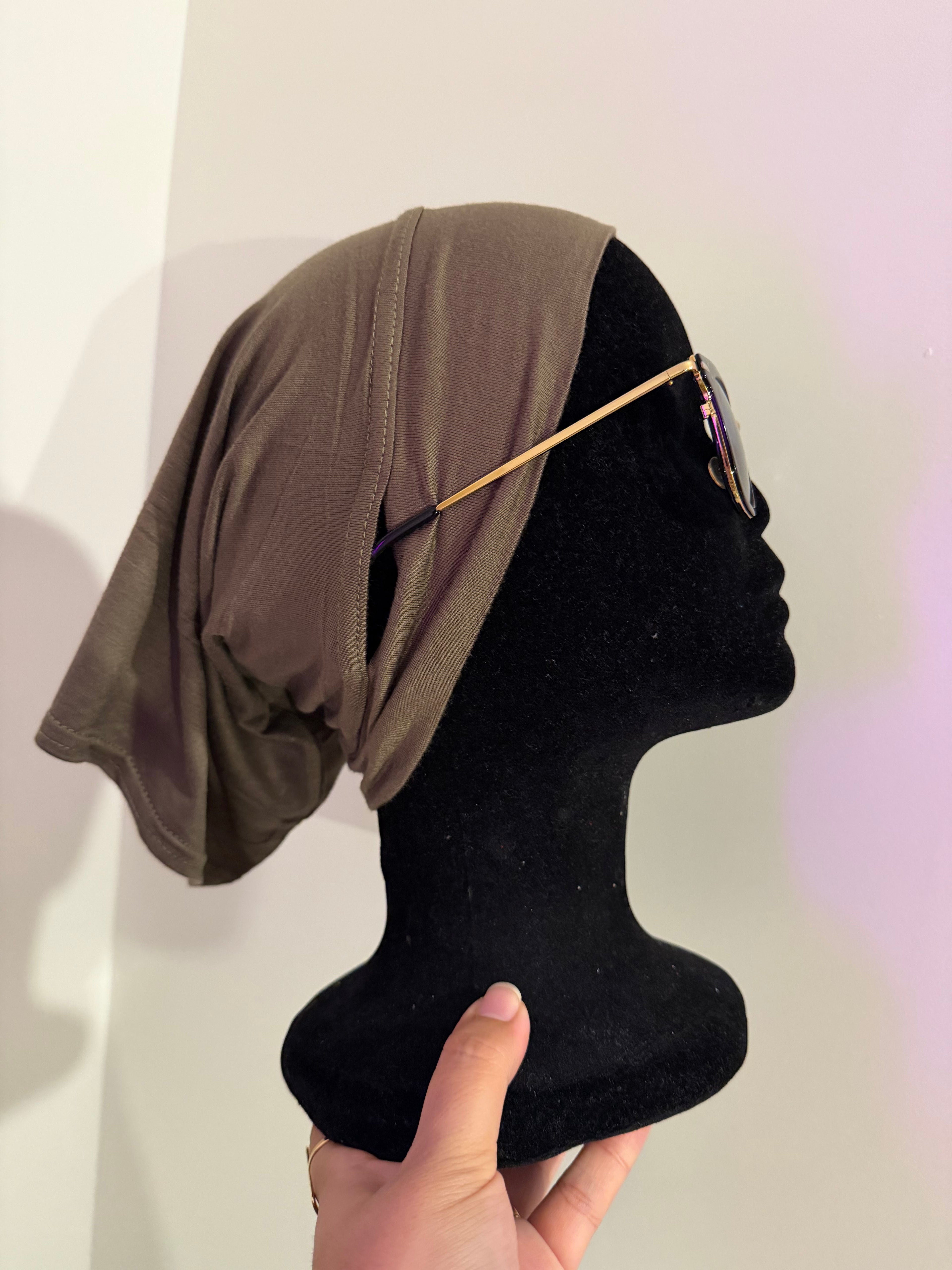 Bonnet sous hijab avec ouverture pour lunettes