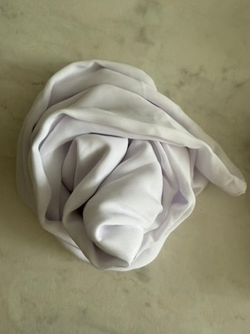 Hijab blanc FACILITY avec cagoule intégrée, voile fluide en crêpe de soie, fabrication marocaine