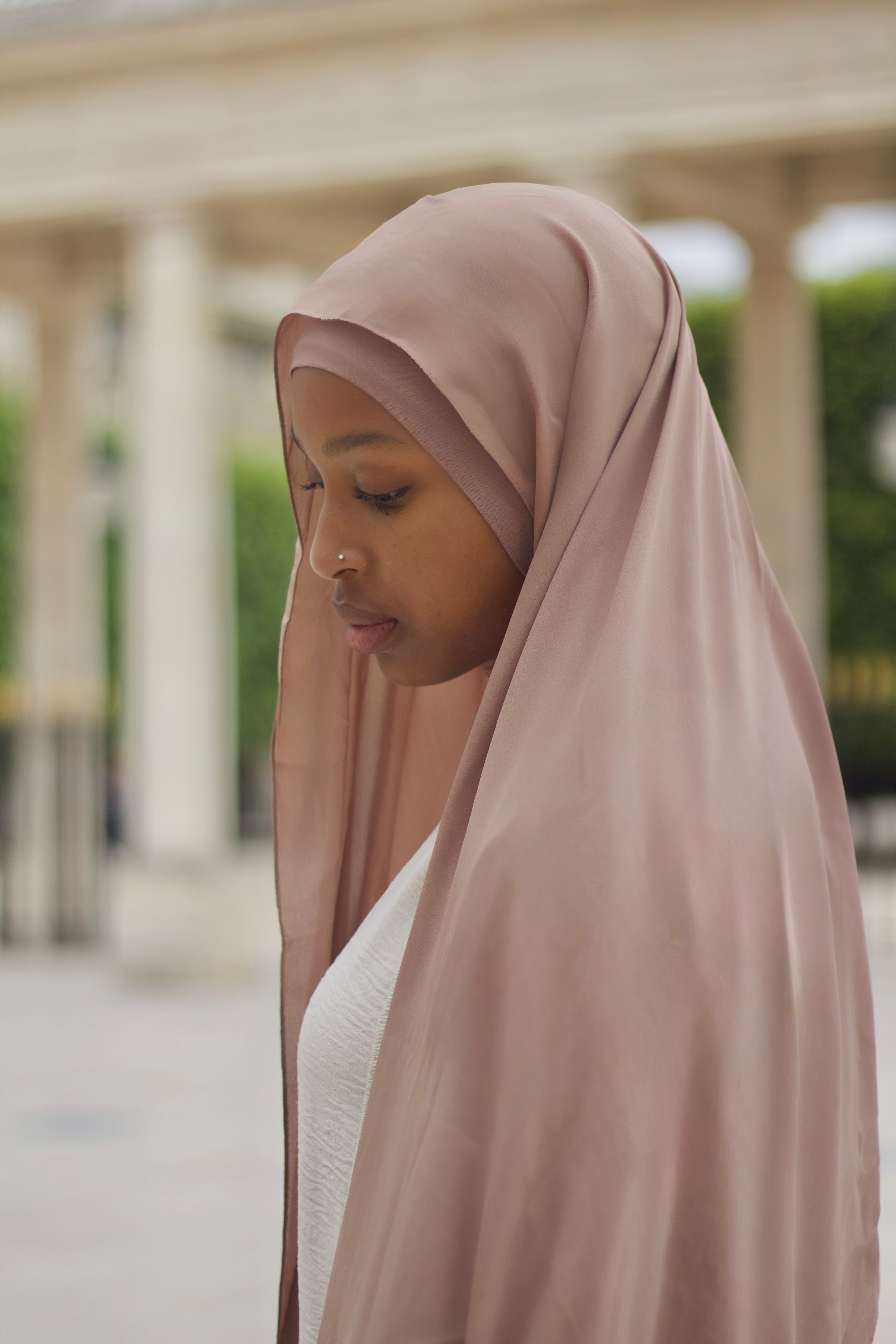 Hijab moka FACILITY avec cagoule intégrée, voile fluide en crêpe de soie, fabrication marocaine