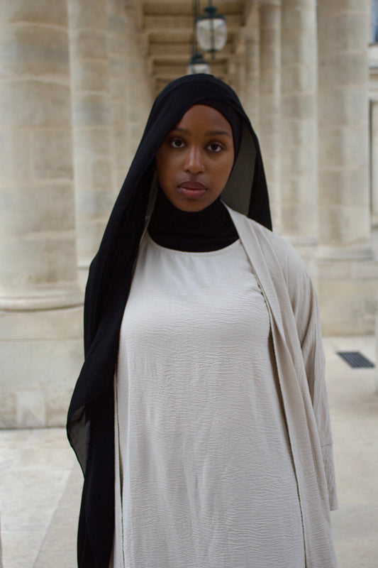 Hijab noir  FACILITY avec cagoule intégrée, voile fluide en crêpe de soie, fabrication marocaine