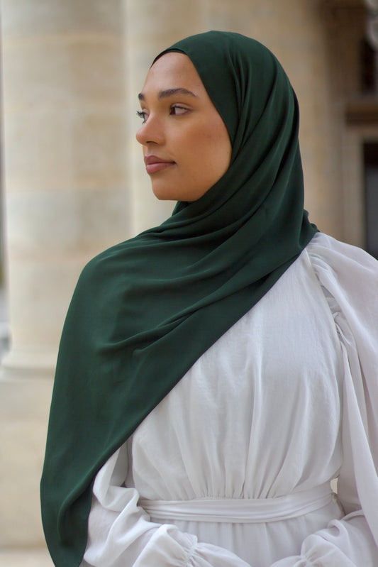 Hijab vert sapin FACILITY avec cagoule intégrée, voile fluide en crêpe de soie, fabrication marocaine