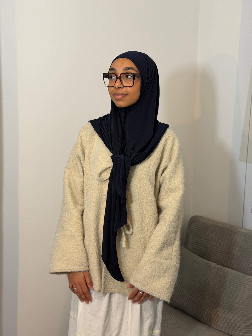 Hijab triangle bleu marine jersey premium ronizz