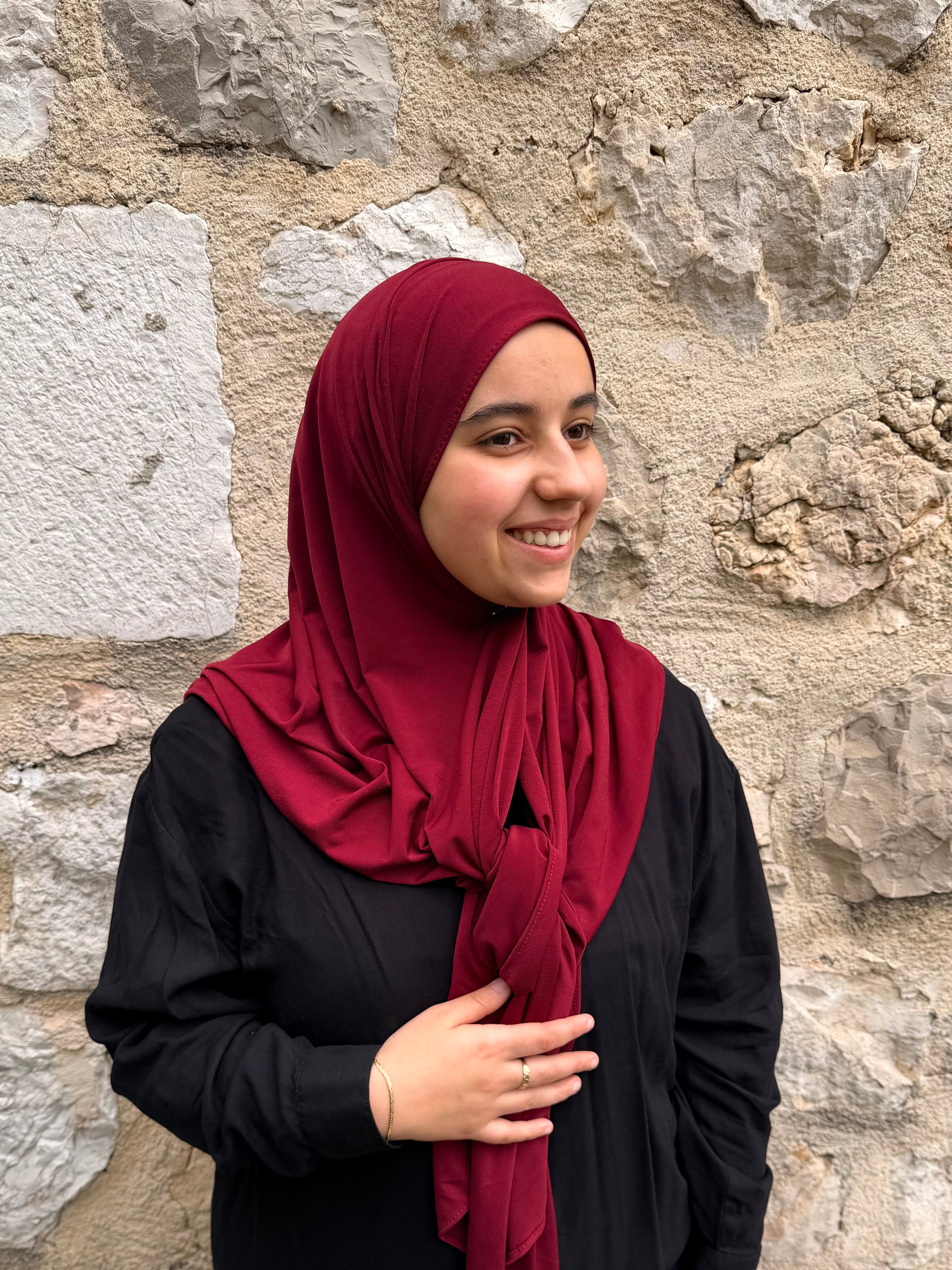 Hijab Triangle Multistyle Bordeaux | Jersey Premium | Ronizz