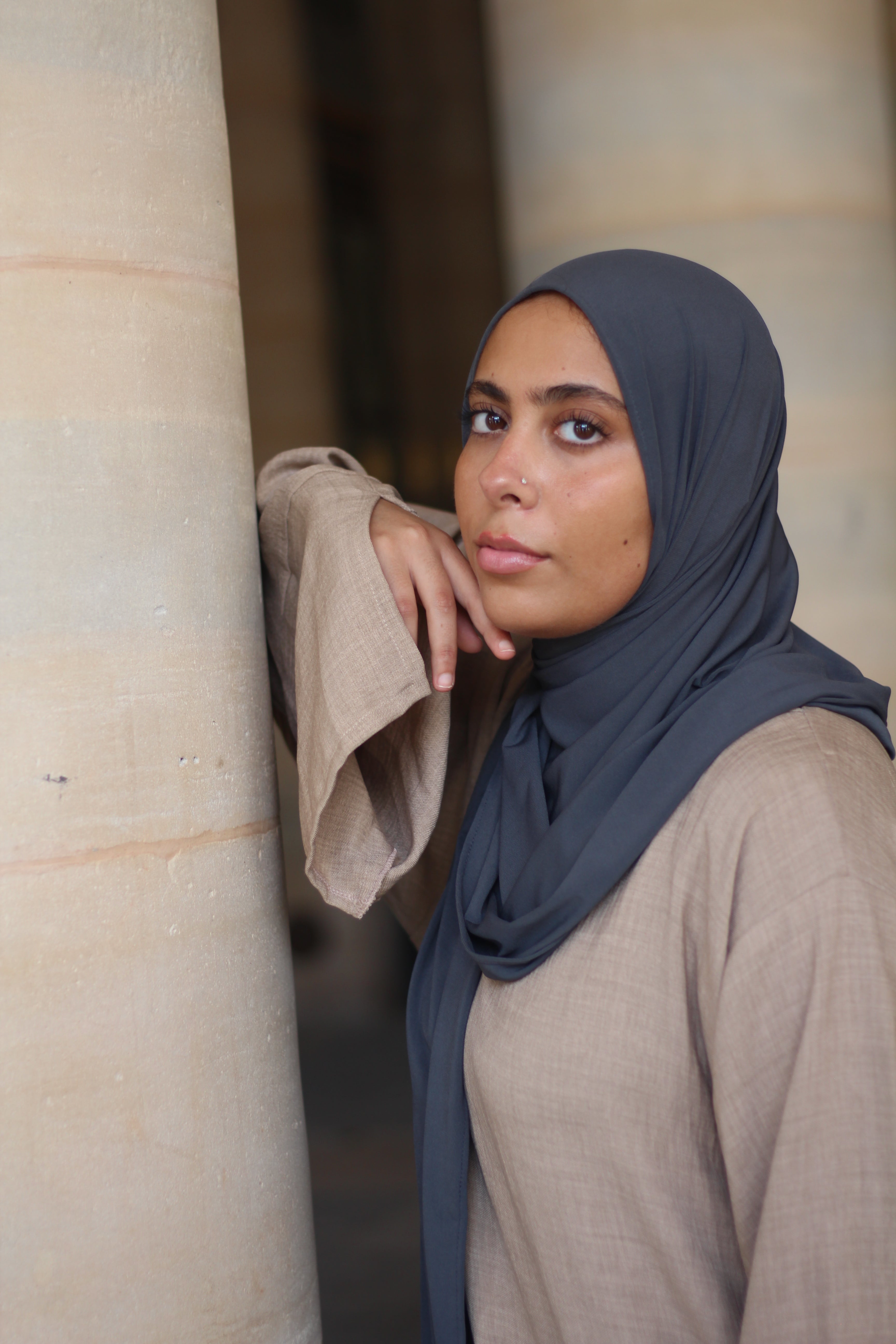 Châle Luxe Céleste en jersey premium opaque, porté style classique, fabriqué en France